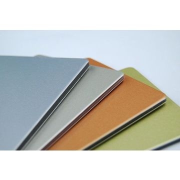 PVDF एल्यूमीनियम कम्पोजिट पैनल नैनो-पीवीडीएफ कोटिंग और स्व-स्वच्छता नैनोमीटर पेंट के साथ सुरुचिपूर्ण वास्तुशिल्प सजावट और 15-