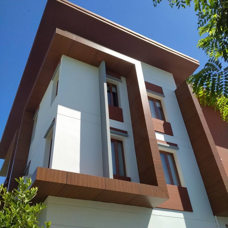 अविनाशी पीई कोर एल्यूमीनियम कम्पोजिट पैनल 3 मिमी चमकदार सफेद ACM ACP निर्माण सामग्री के लिए